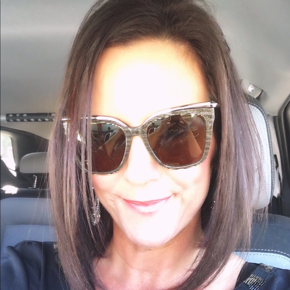 Meet your Posher, Holly